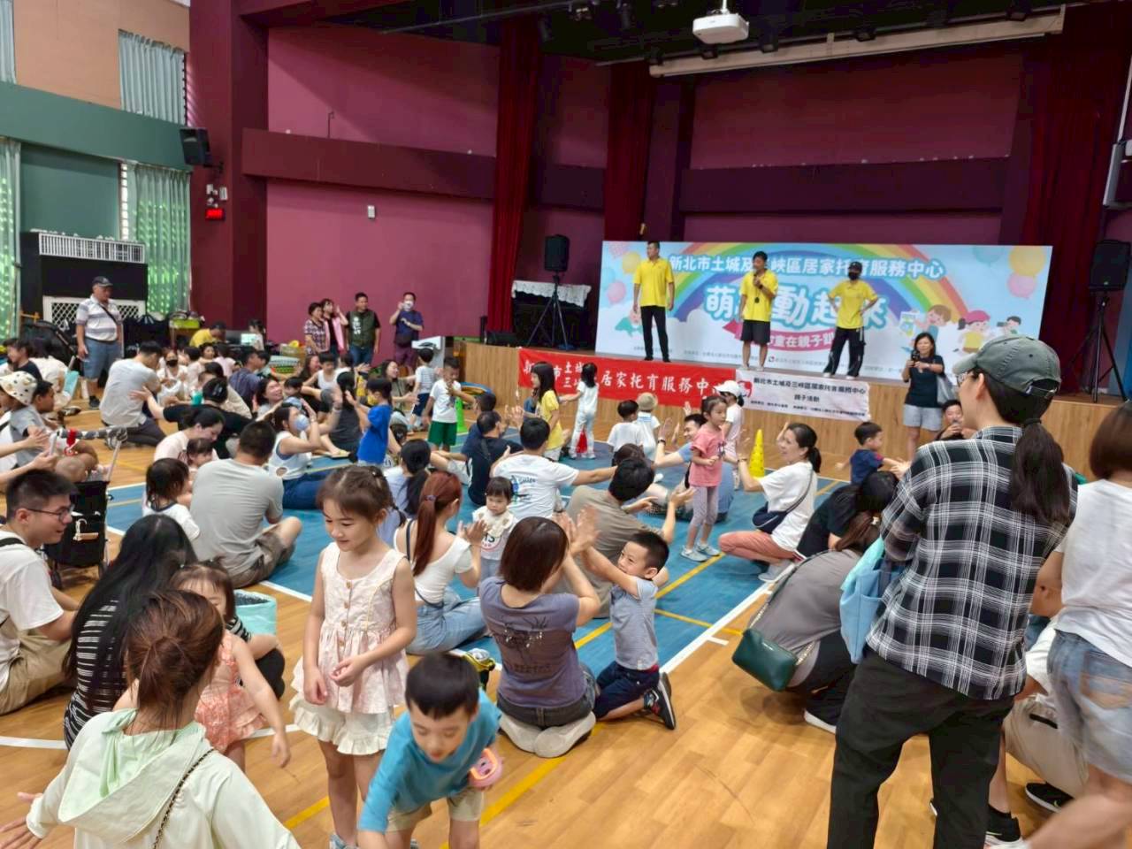 「萌寶動起來-愛與你童在親子趴」親子運動會 吸引上百組家庭踴躍參與